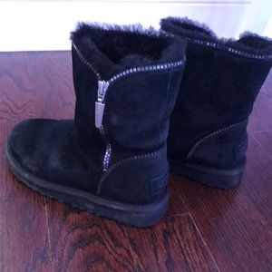 Size 1 black uggs